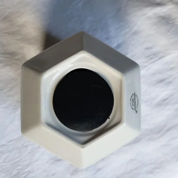 Peter Rabbit Coin Bank - Picture 9 of 12